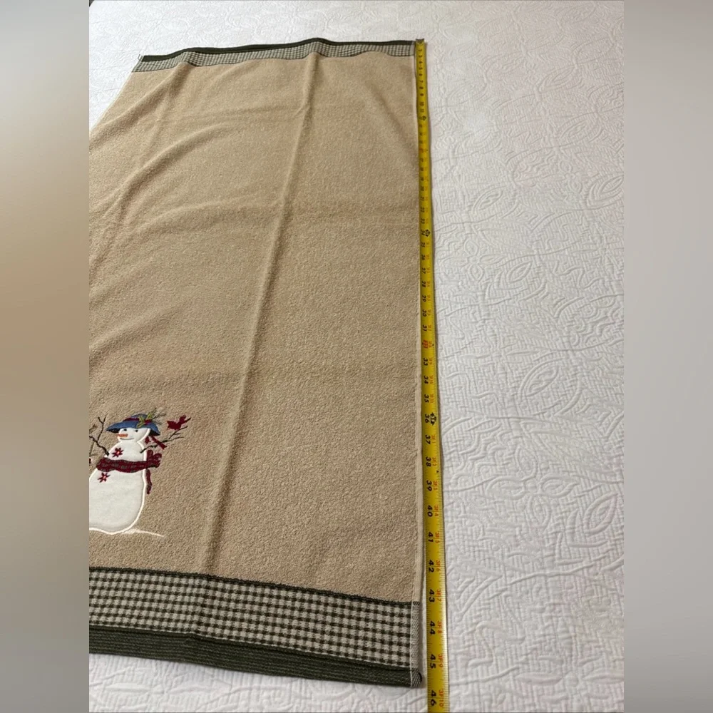 VTG NWT Santens Christmas Themed Beige Bath Towel Embroidered Snowman Made USA